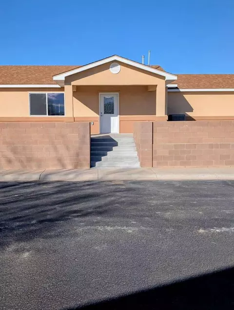 323 Sunrise Bluffs Dr, Belen, NM 87002