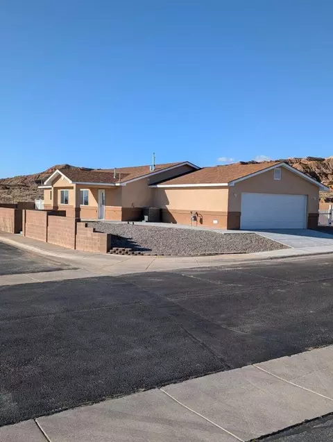 323 Sunrise Bluffs Dr, Belen, NM 87002