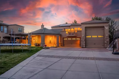 323 Nuevo Hacienda Ln NW, Los Ranchos, NM 87107