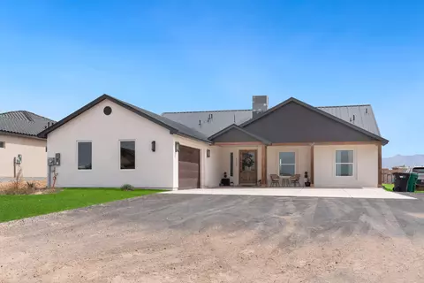 712 2nd St NE, Rio Rancho, NM 87124