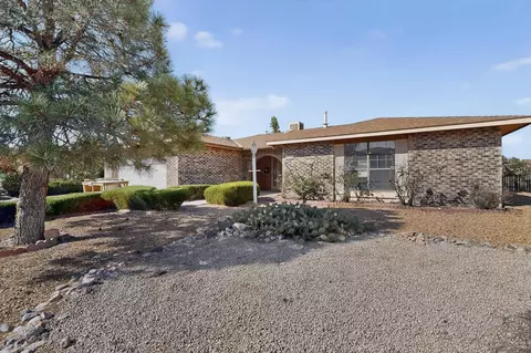 717 Nicklaus Dr SE, Rio Rancho, NM 87124
