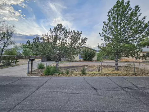 4631 Sun Valley Dr SW, Albuquerque, NM 87105