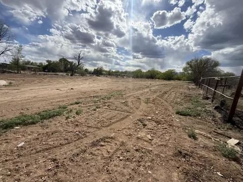 310 Santo Nino Ln #B, Espanola, NM 87532