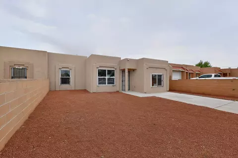 416 Indiana St SE, Albuquerque, NM 87108