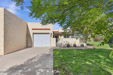 616 Eastlake Dr SE, Rio Rancho, NM 87124