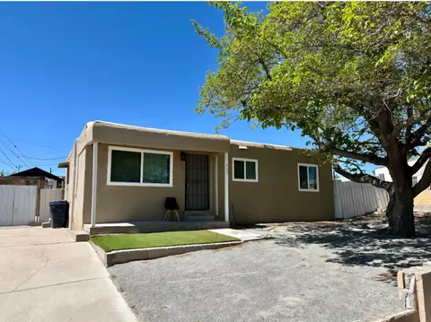 405 67th St SW, Albuquerque, NM 87121