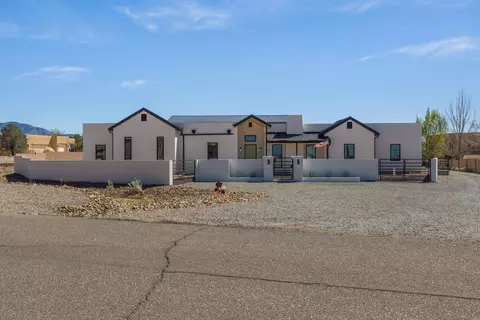 8712 Eagle Rock Ave NE, Albuquerque, NM 87122