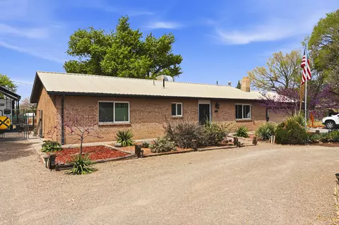 6109 Alvis Cir SW, Albuquerque, NM 87105