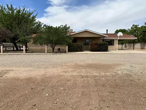 1929 Tapia Blvd SW #B, Albuquerque, NM 87105