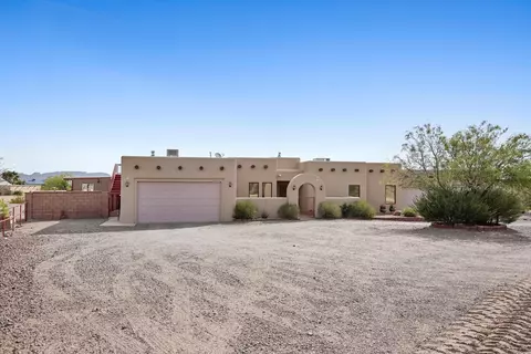401 Roadrunner Cir, Elephant Butte, NM 87935