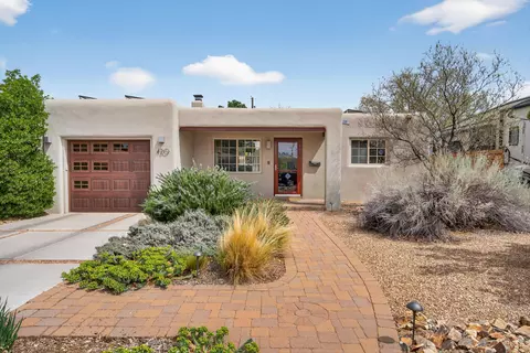 420 Manzano St NE, Albuquerque, NM 87108