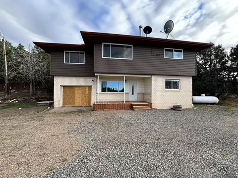 28 Salazar Rd, Tijeras, NM 87059