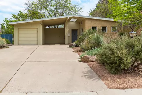 3813 La Hacienda Dr NE, Albuquerque, NM 87110
