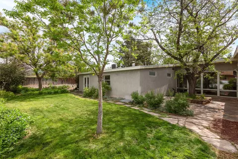 3813 La Hacienda Dr NE, Albuquerque, NM 87110