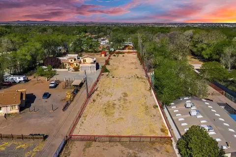 7331 4th St NW, Los Ranchos, NM 87107