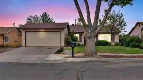 5625 Chimayo Dr NW, Albuquerque, NM 87120