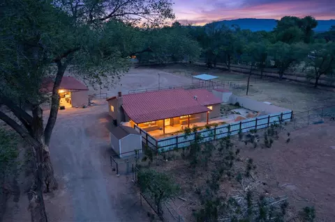 2135 Sunshine Rd SW, Albuquerque, NM 87105