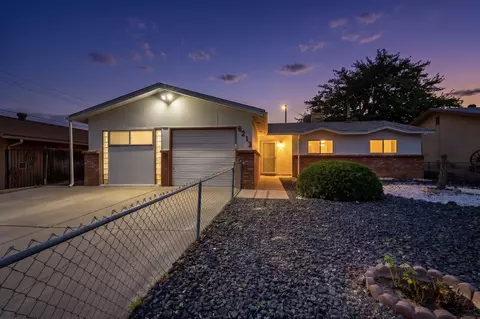 6213 Avenida La Costa NE, Albuquerque, NM 87109