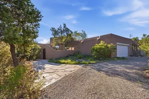3 Woodbriar Ln, Cedar Crest, NM 87008