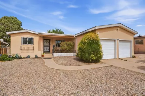 1015 Parsifal St NE, Albuquerque, NM 87112
