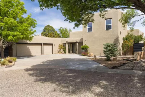 6425 Guadalupe Pl NW, Los Ranchos, NM 87107