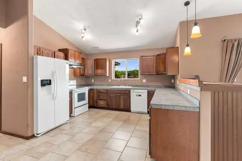 Kitchen - 22 Venado Loop, Edgewood, NM 87015 photo 2 of 6