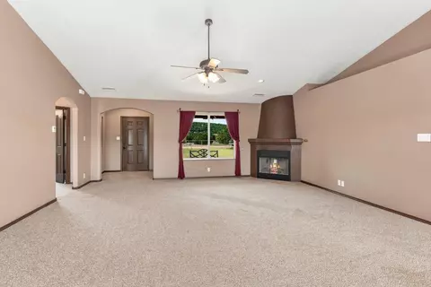 Living - 22 Venado Loop, Edgewood, NM 87015 photo 2 of 4
