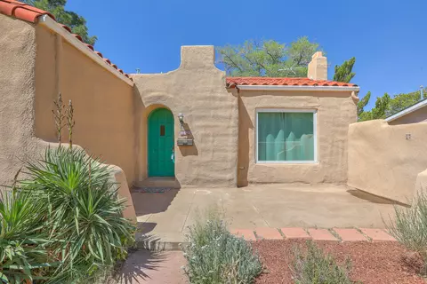 319 Richmond Dr SE, Albuquerque, NM 87106