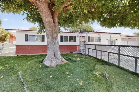 222 64th St NW, Albuquerque, NM 87105