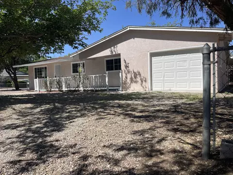 901 Zearing Pl NW, Albuquerque, NM 87104