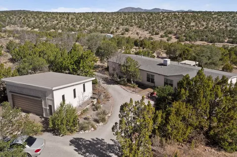 229 Skyline Dr, Edgewood, NM 87015