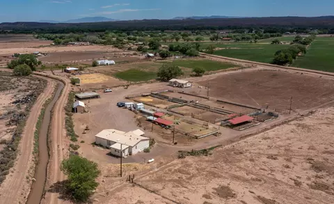 28 Community Rd, Polvadera, NM 87828