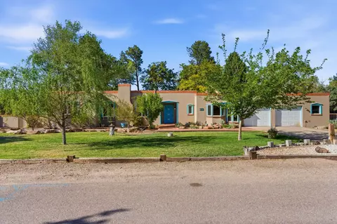 1017 Acequia Trl NW, Los Ranchos, NM 87107