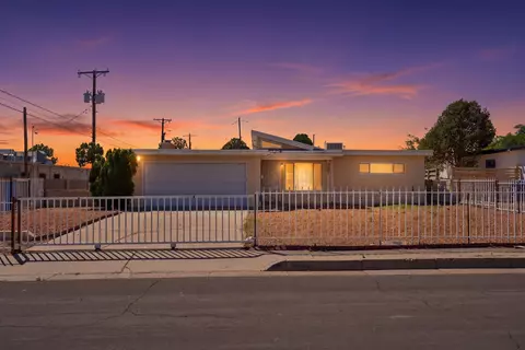 1009 Dakota St NE, Albuquerque, NM 87110