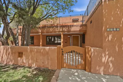1405 Sigma Chi Rd NE, Albuquerque, NM 87106