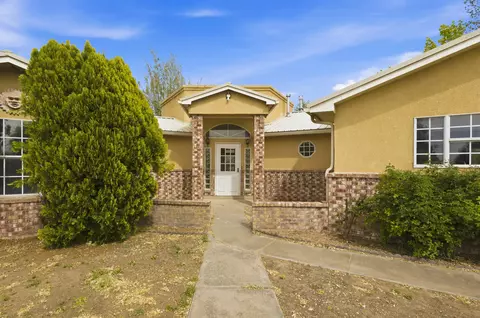 9 Blackberry Ln, Los Lunas, NM 87031