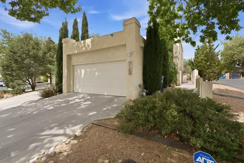 10021 Lagrima De Oro Rd NE, Albuquerque, NM 87111