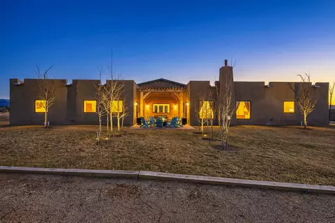 8 Golf Course Dr, Ranchos De Taos, NM 87557