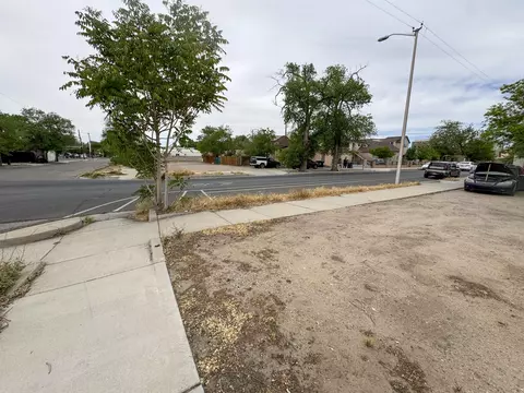 820 3rd St NW, Albuquerque, NM 87102