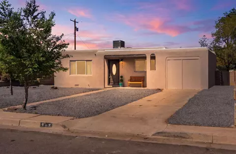 917 California St SE, Albuquerque, NM 87108