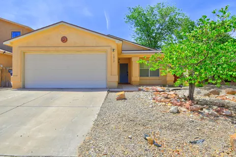 1015 Swallow Dr SW, Albuquerque, NM 87121