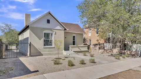 415 Arno St SE, Albuquerque, NM 87102