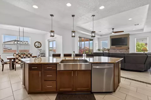 4077 Plant Dr NE, Rio Rancho, NM 87144