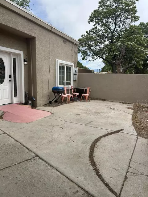 709 Cromwell Ave SW, Albuquerque, NM 87102