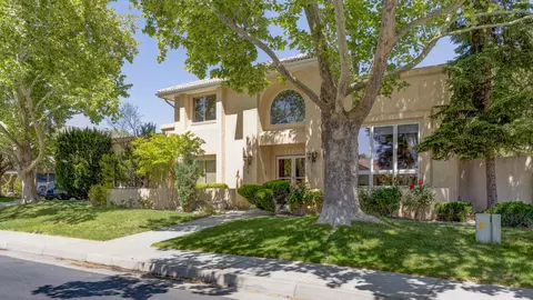 11109 Country Clb NE, Albuquerque, NM 87111