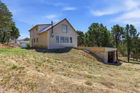 555 Albers Valley Rd, Regina, NM 87046
