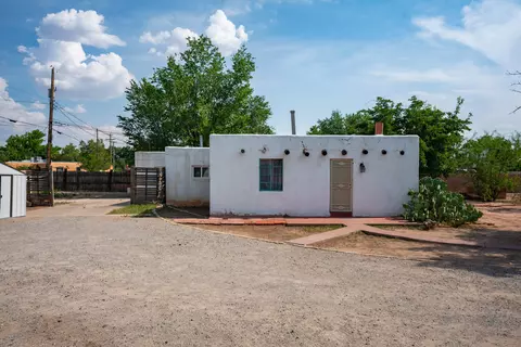 1716 Slate Ave NW, Albuquerque, NM 87104