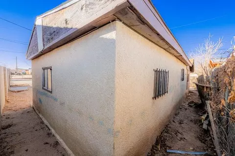 905 Ross Ave SE, Albuquerque, NM 87102