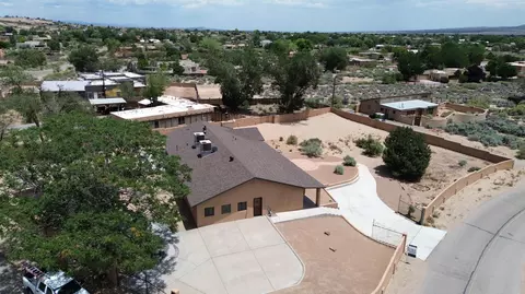 8 Calle Blanca, Corrales, NM 87048