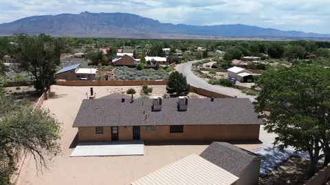 8 Calle Blanca, Corrales, NM 87048